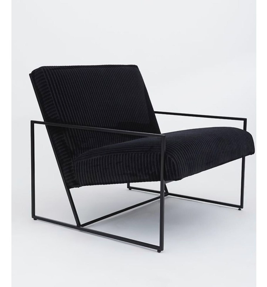 Кресло на металлическом каркасе