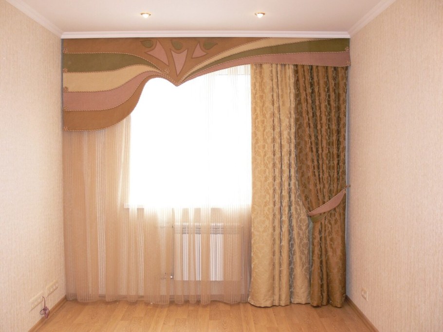 Ассиметричные шторы для спальни