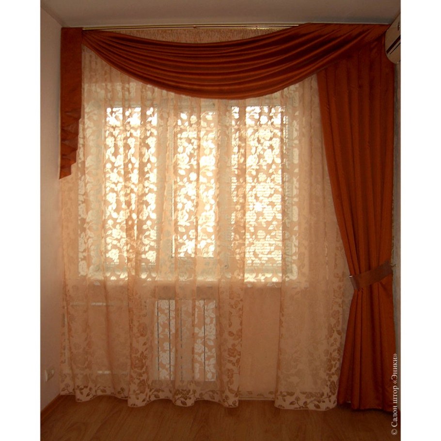 Ассиметричные шторы для спальни