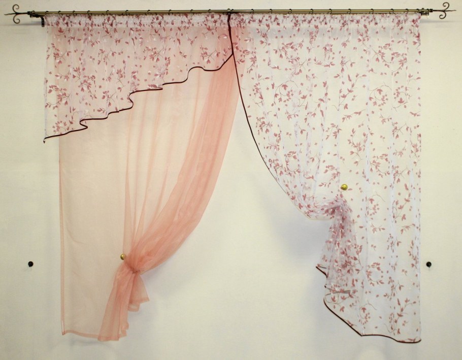 Ассиметричные шторы на кухню