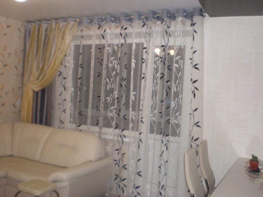 Тюль на одну сторону окна