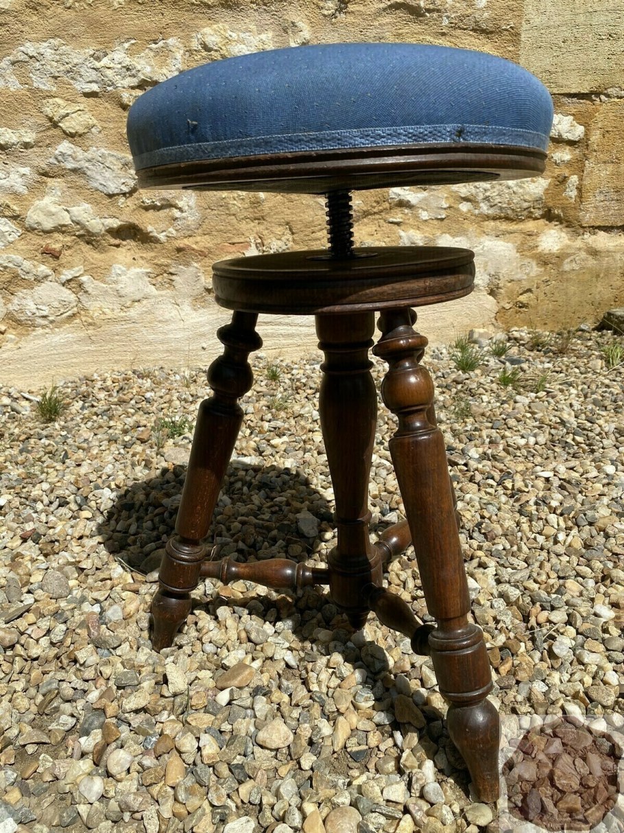 Табурет трехногий антиквариат