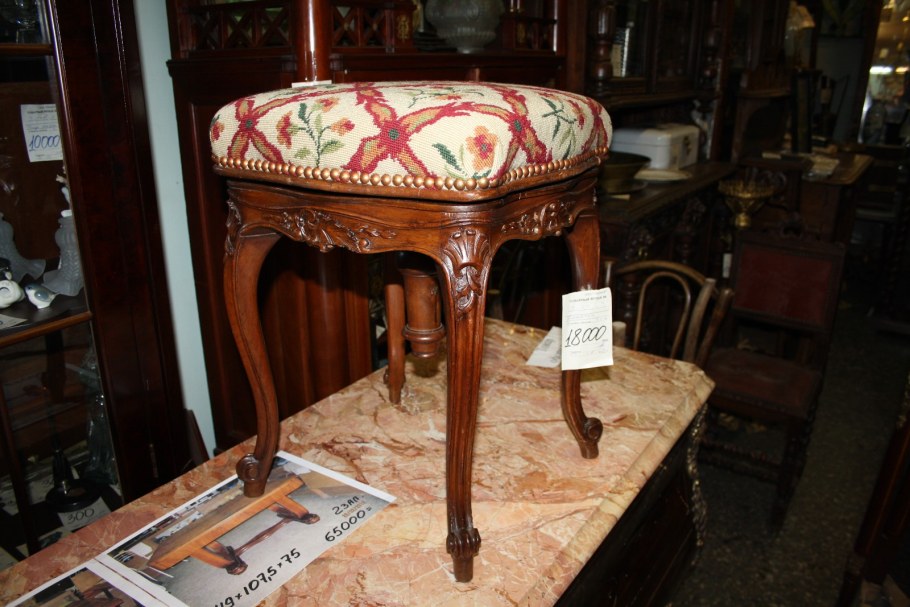 Стул для фортепиано 19 век