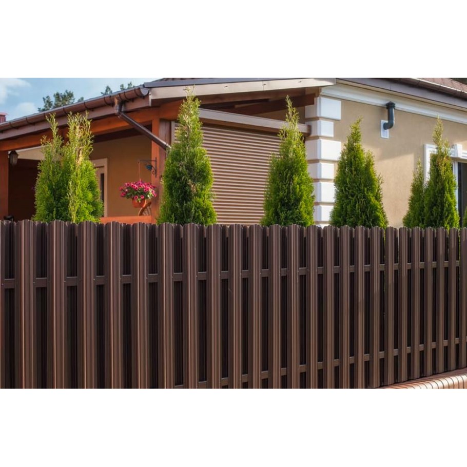 Забор из евроштакетника RAL 7004