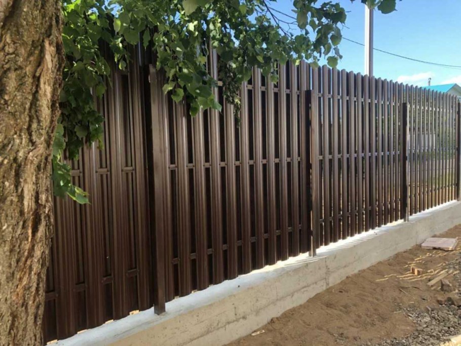 Забор из евроштакетника 118