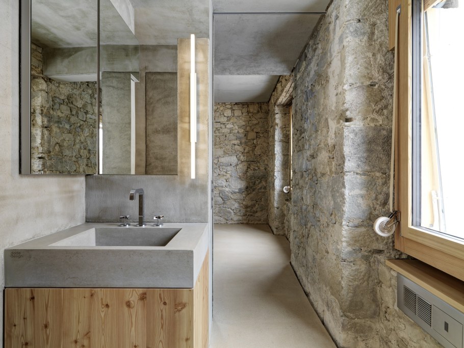 Бетонные стены в ванной