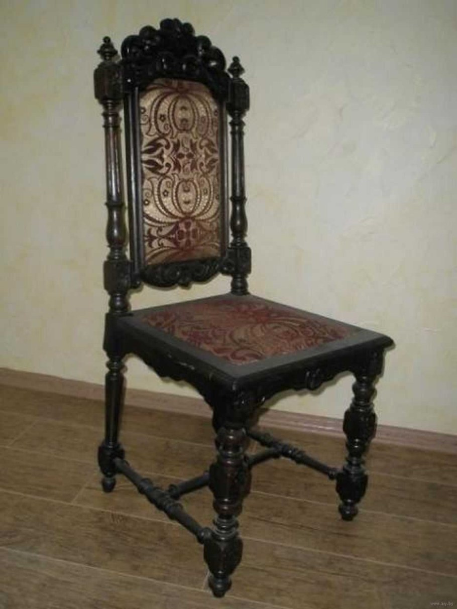 Старинные резные стулья
