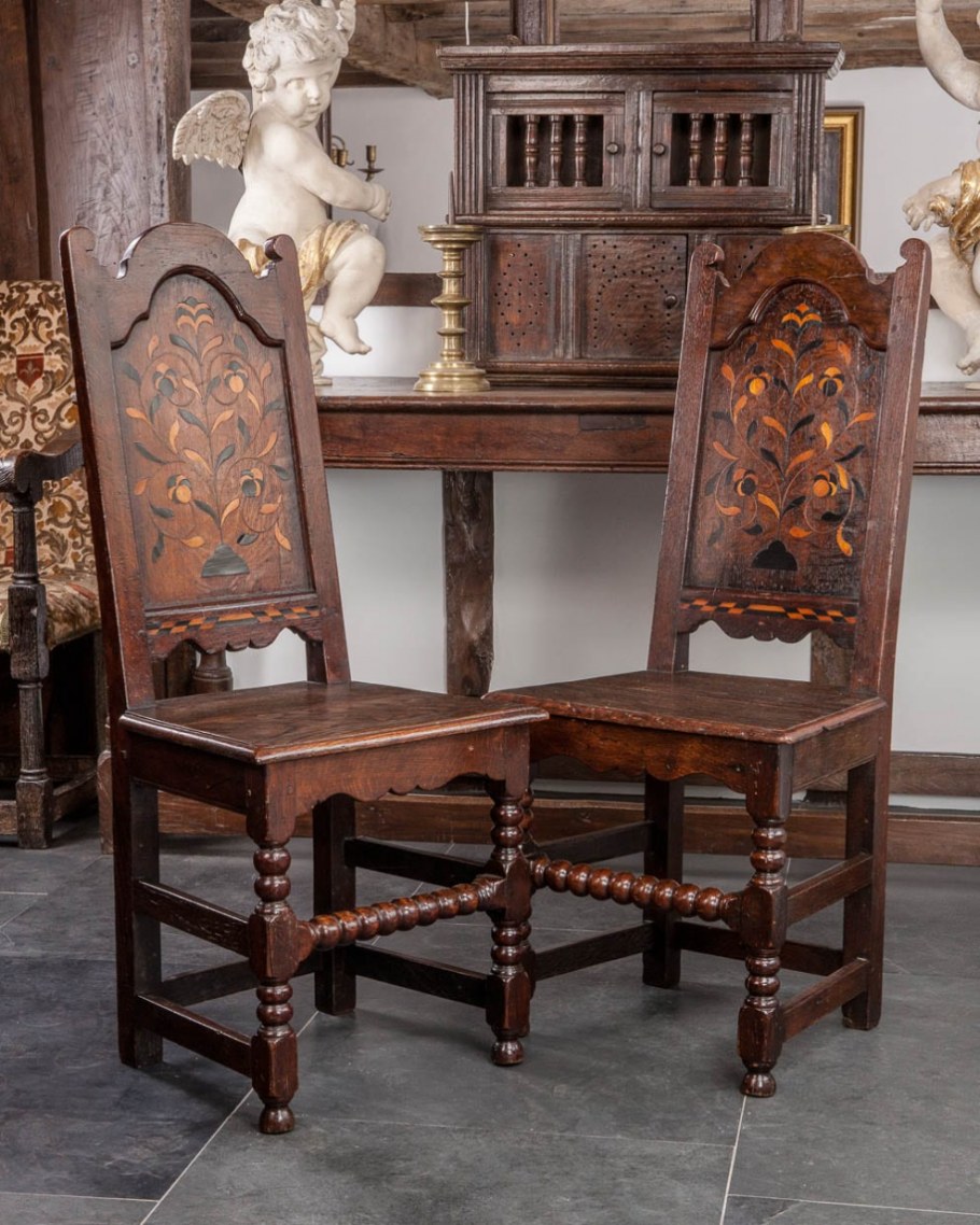 Средневековый стул