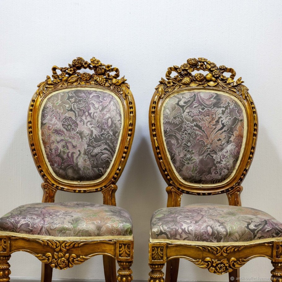 Старинный стул