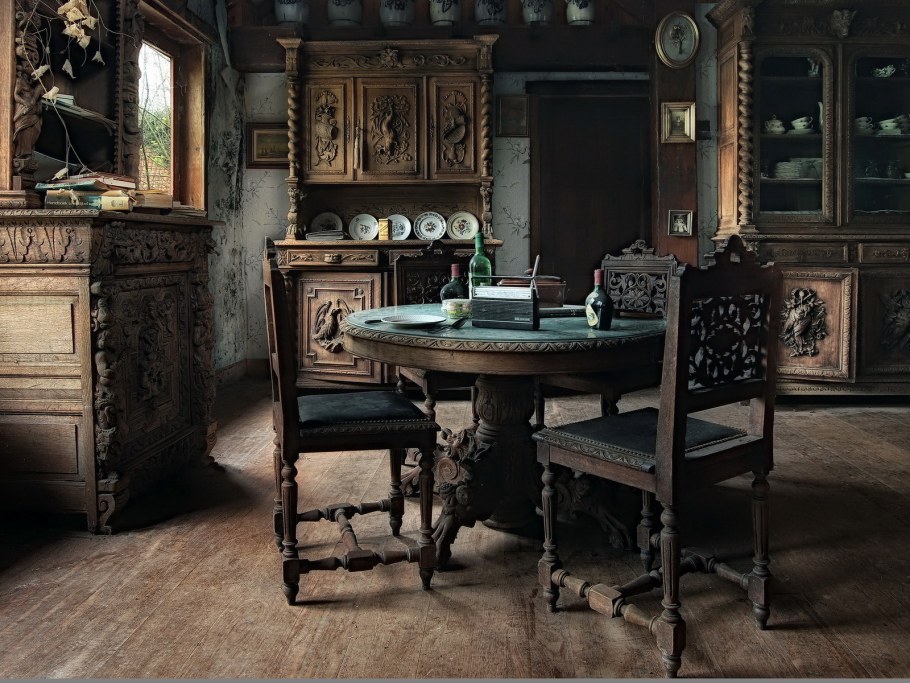 Комната в старинном стиле