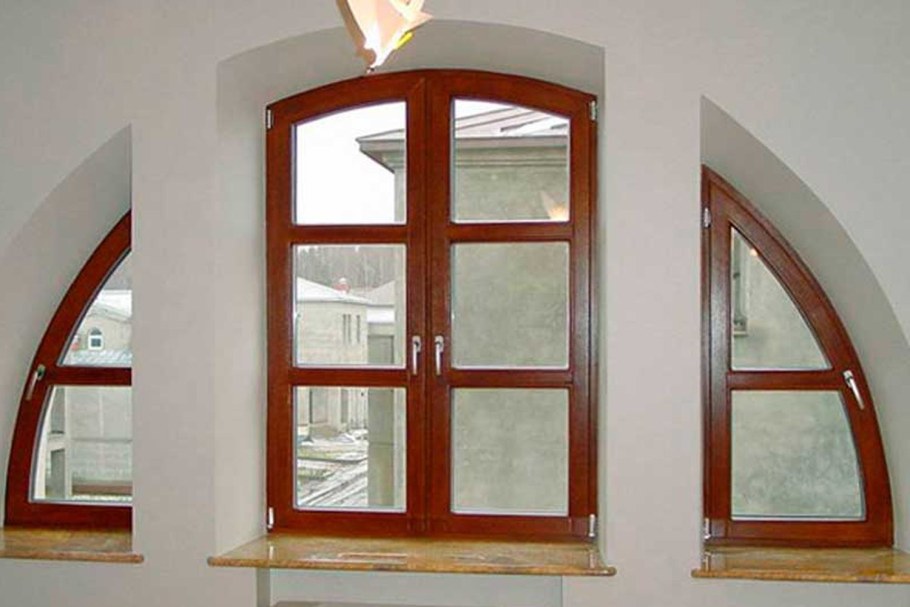 Нестандартное окно с дверью