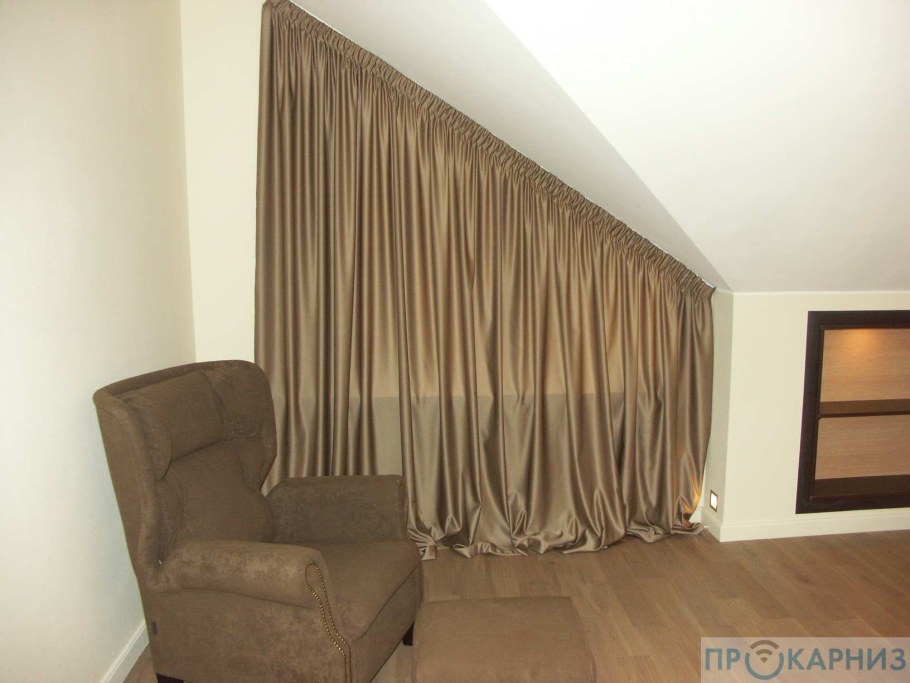 Карниз для штор под углом