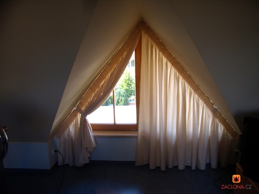 Шторы на треугольные мансардные окна