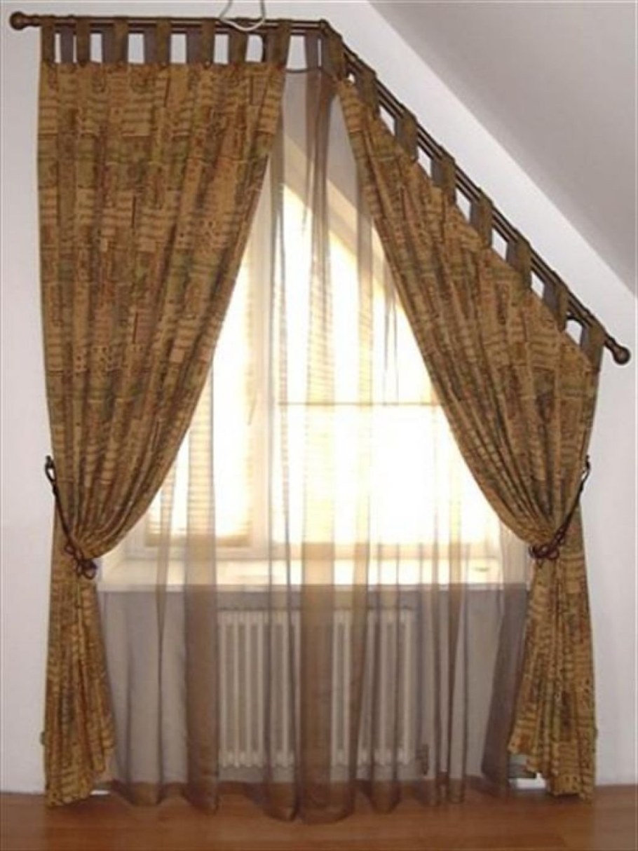 Шторы на скошенные окна