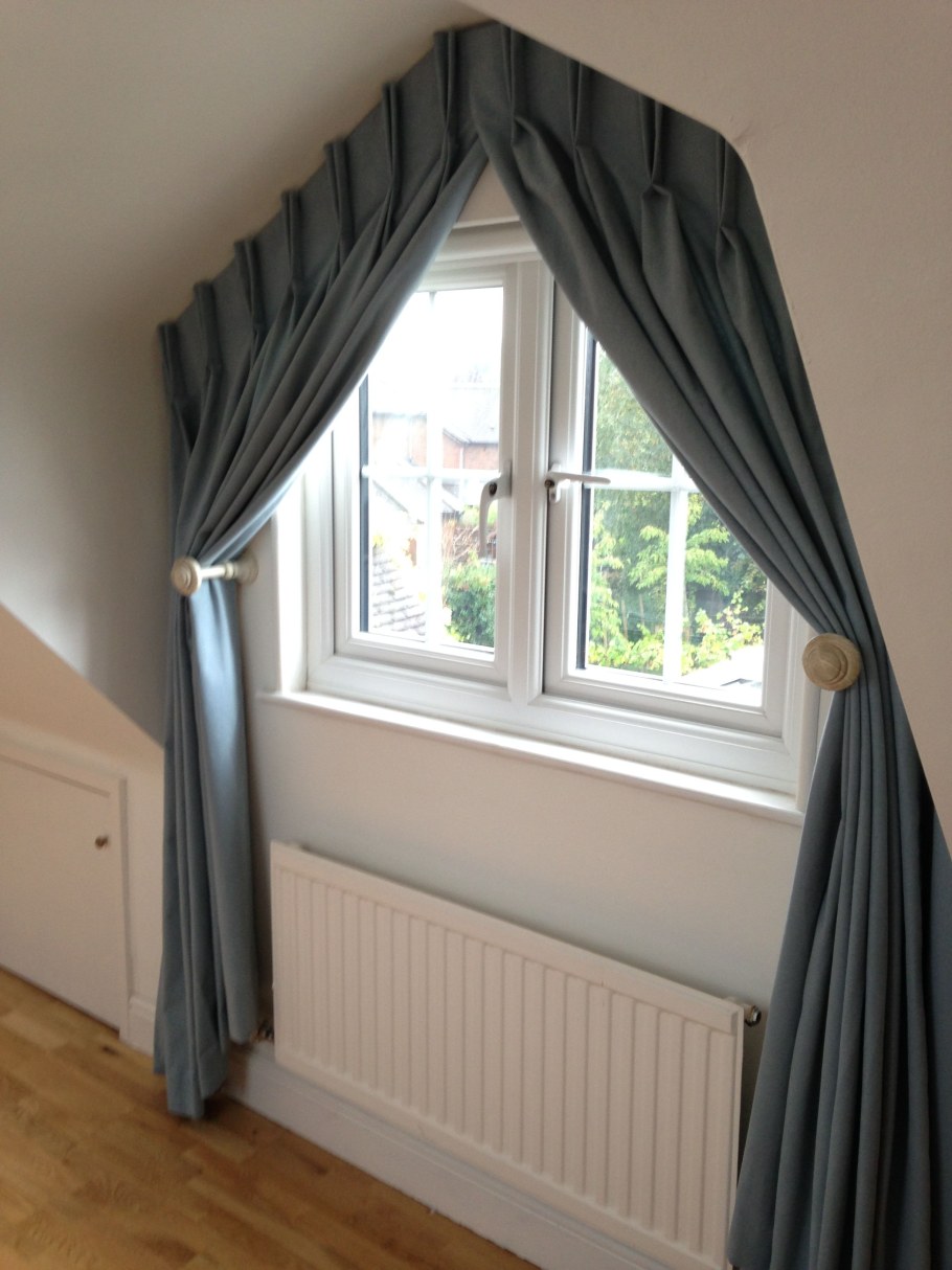Занавески на скошенные окна