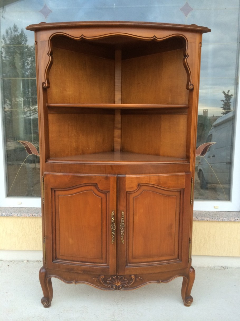 Угловая тумбочка антикварная