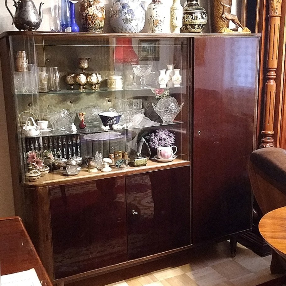 Сервант полированный