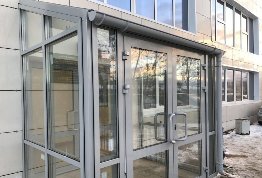 Входная группа из алюминиевого профиля