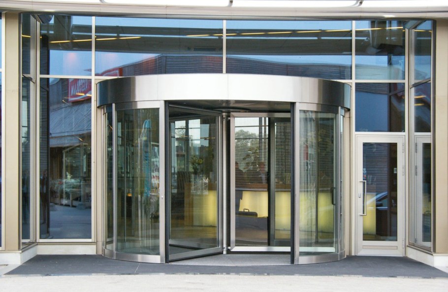 Карусельные двери Geze