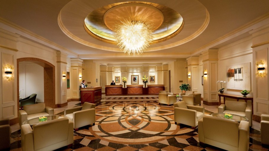 Вестибюль в отеле