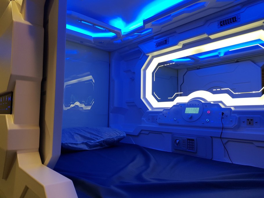 Капсульный отель в аэропорту Шереметьево