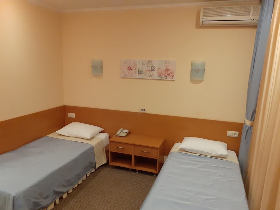 16/8 Гостиница