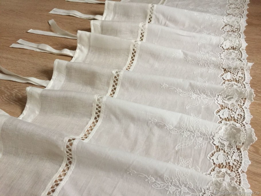 Льняные шторы с кружевом