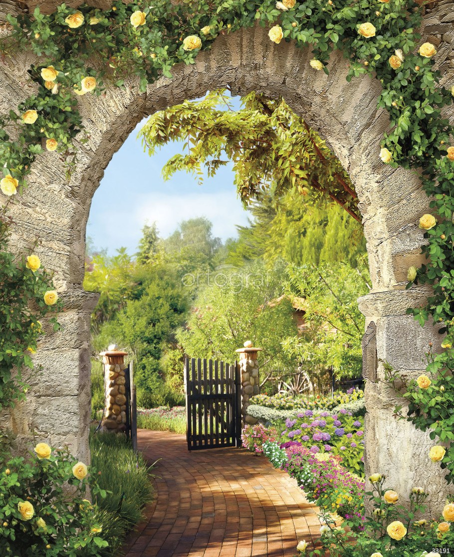 Каменная арка с цветами