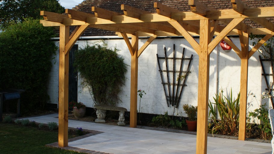 Декоративный навес из дерева