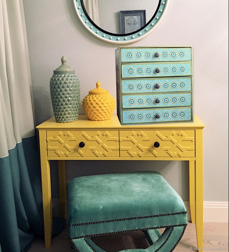 Бирюзовый комод в интерьере