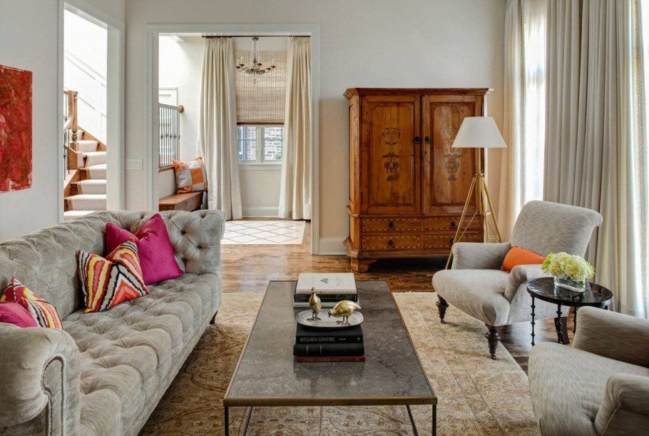 Мягкая мебель разных стилей в интерьере