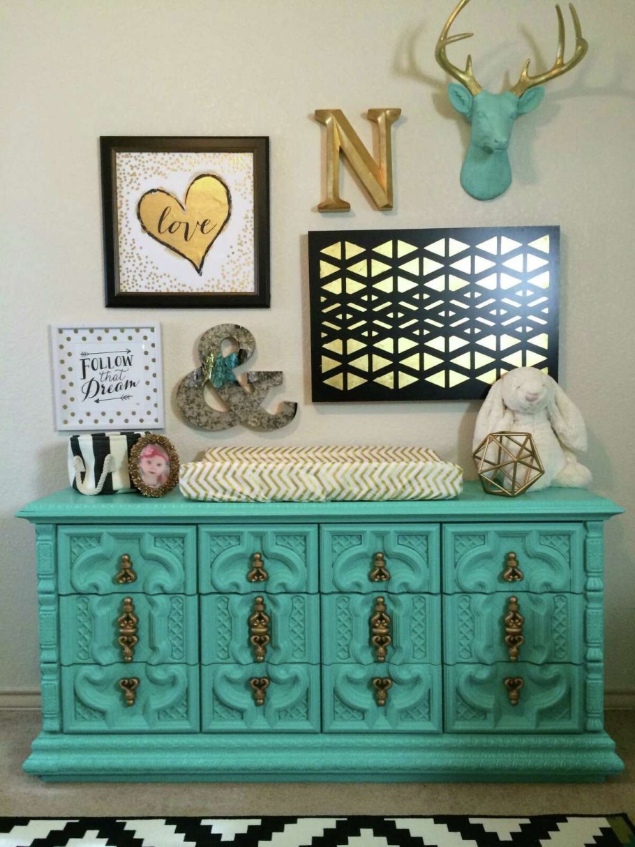 Комод бирюзовый с рисунком