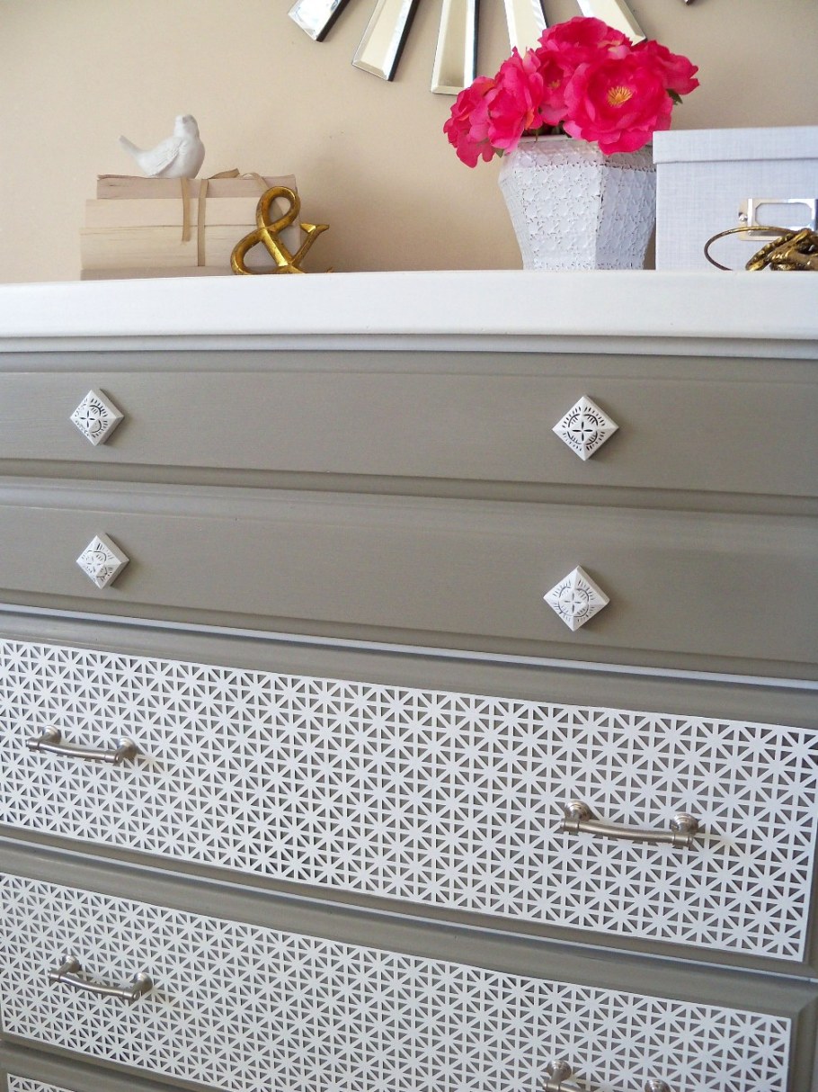 Декор на комоде