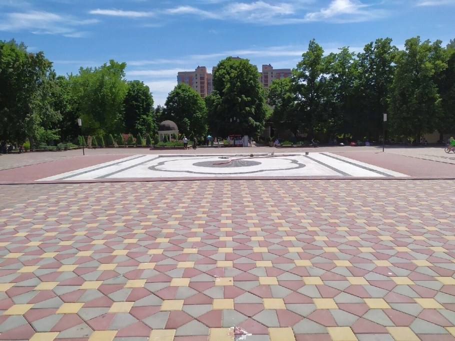 Фонтан на аллее роз Ростов на Дону