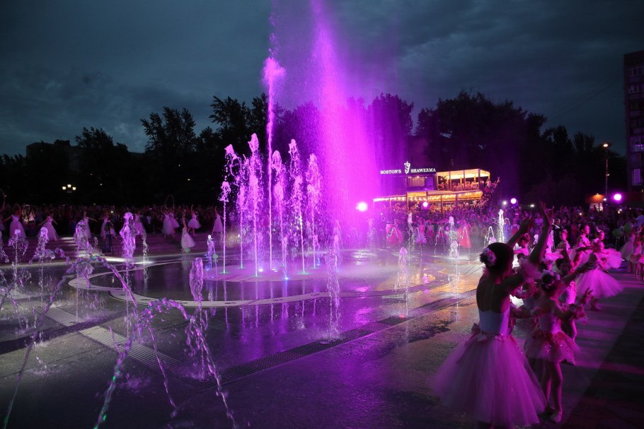 Фонтан на аллее роз Ростов на Дону новый