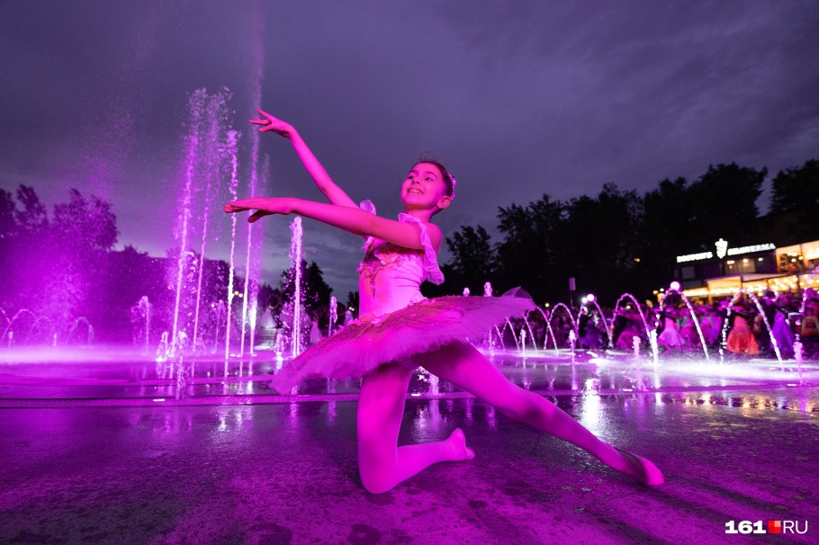 Фонтан на аллее роз Ростов на Дону