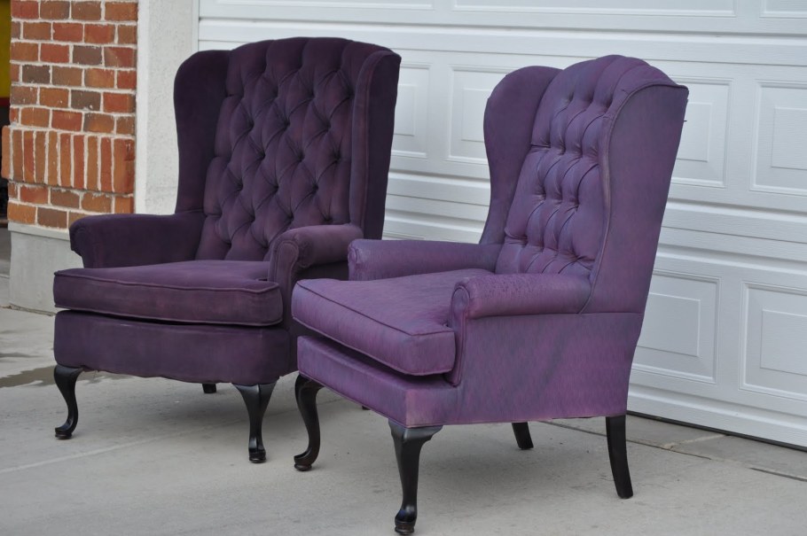 Кресло сиреневого цвета