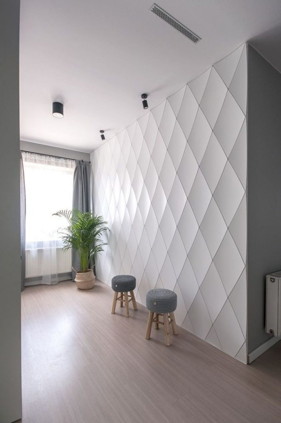 Гипсовые панели в прихожей