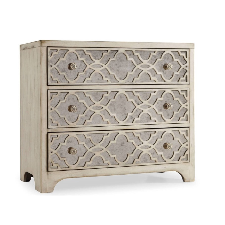 Комод с орнаментом