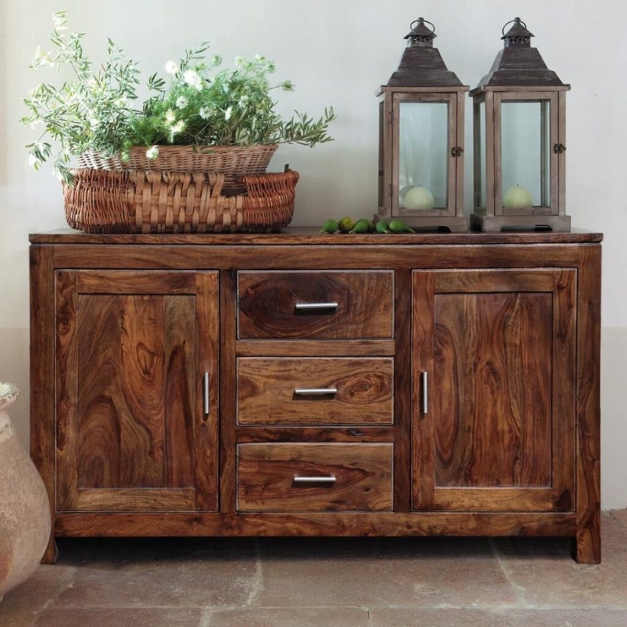 Фонарь на комоде