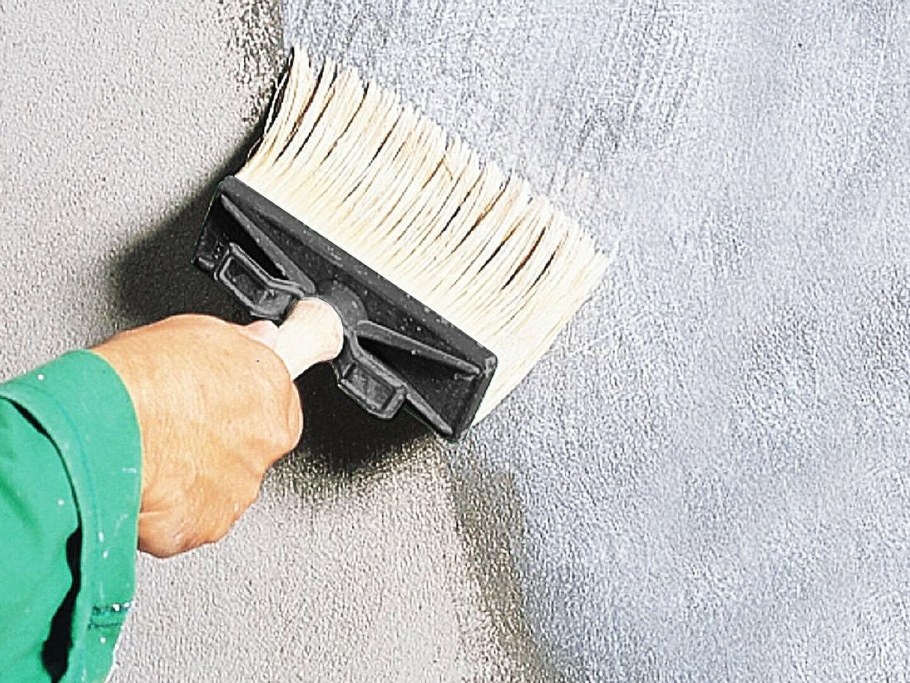 Нанесение декоративной штукатурки