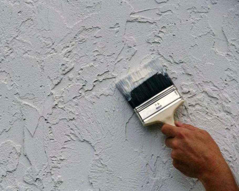 Нанесение декоративной штукатурки