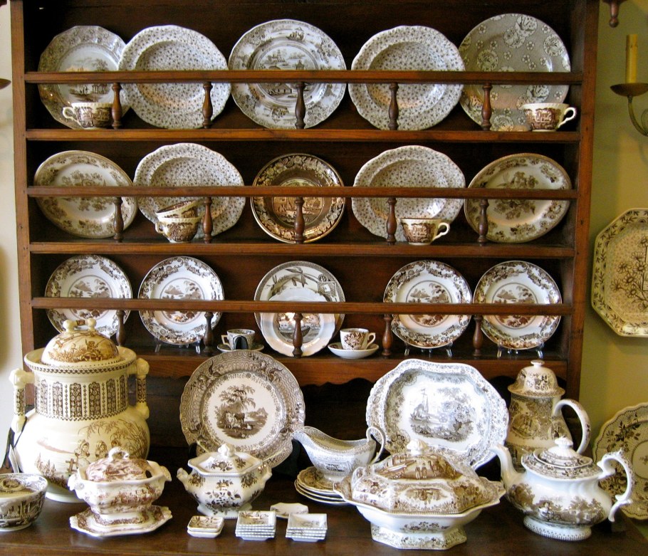 Антикварный магазин посуда