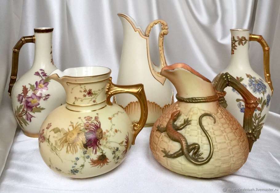 Антикварный кувшин