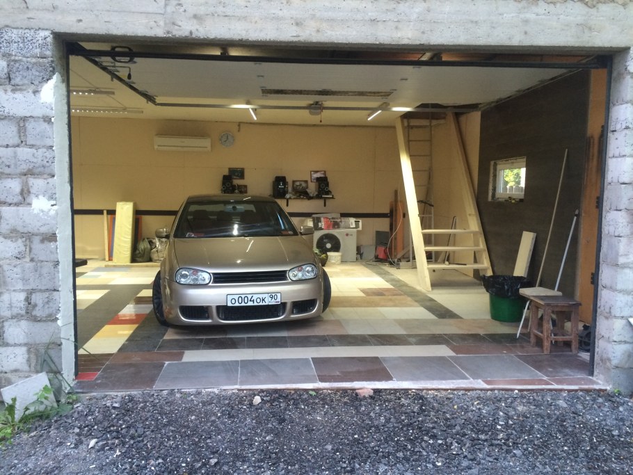 Обустройство двухэтажного гаража