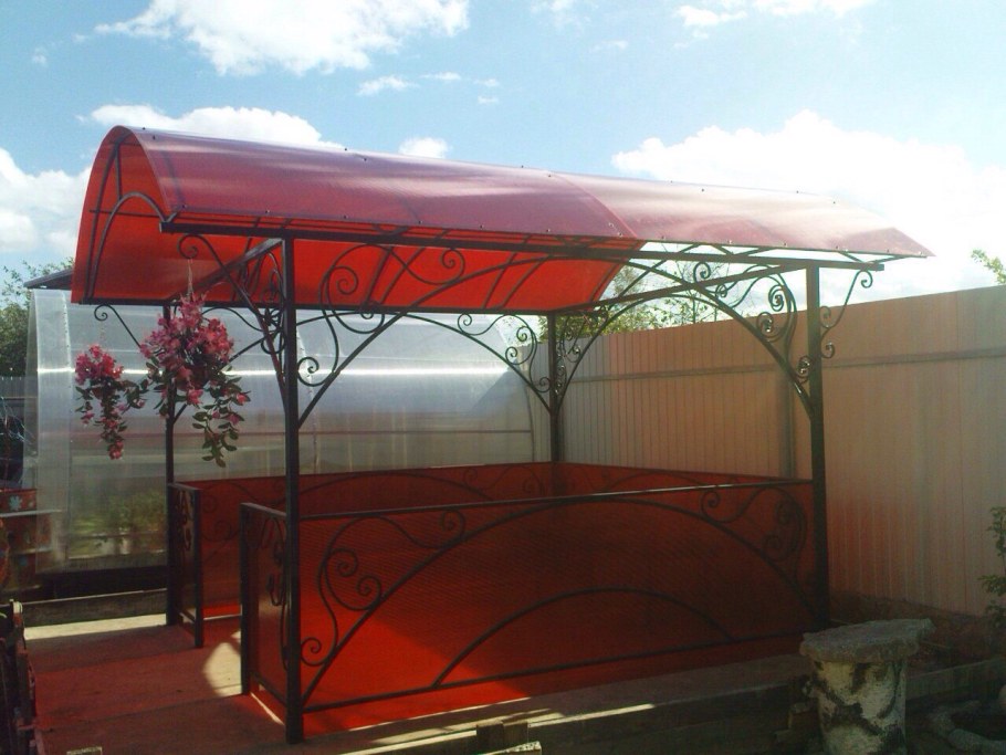 Беседка из профнастила и поликарбоната