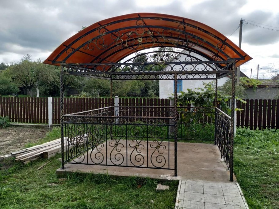 Беседка ковка с поликарбонатом