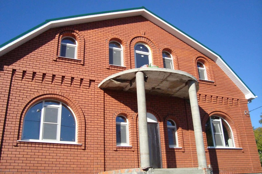 Арочные окна из кирпича