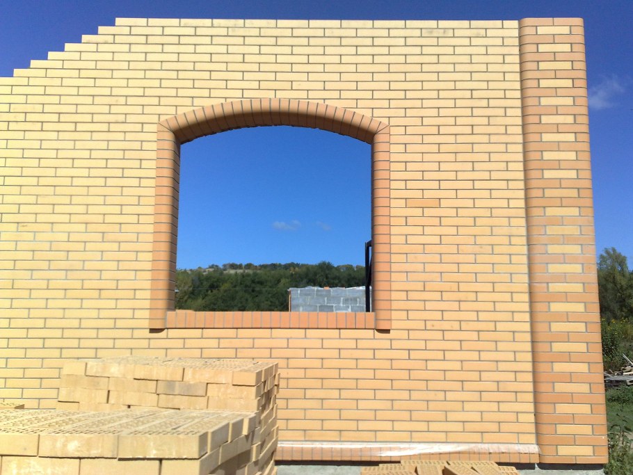 Кирпичная полуарка