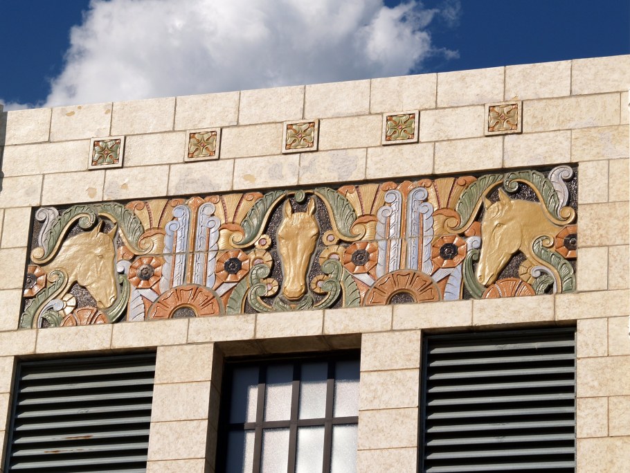 Арт деко фасад ацтецкий